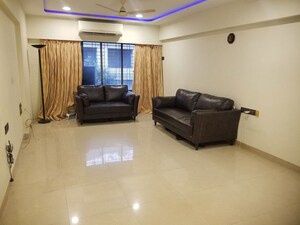 2 BHK Apartment For Rent in Khar West