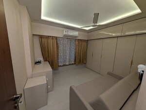 Room in 3.5 BHK Apartment at Maker Tower, Cuffe Parade – for Sale