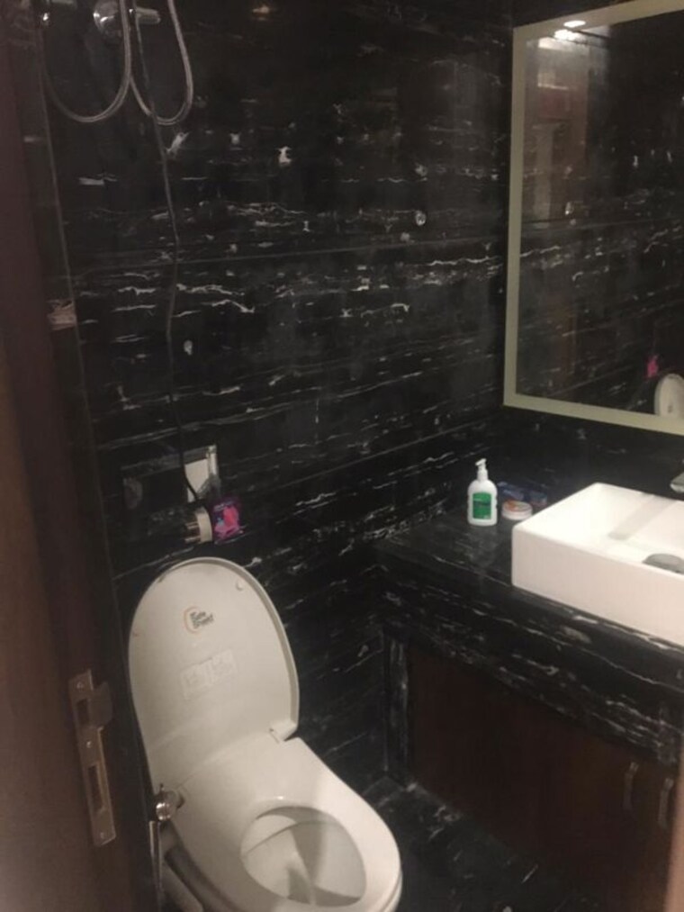 Bathroom, new rajinder nagar 3 Bedroom 1809 Sq.Ft. Builder Floor In New Rajinder Nagar Delhi 10597745