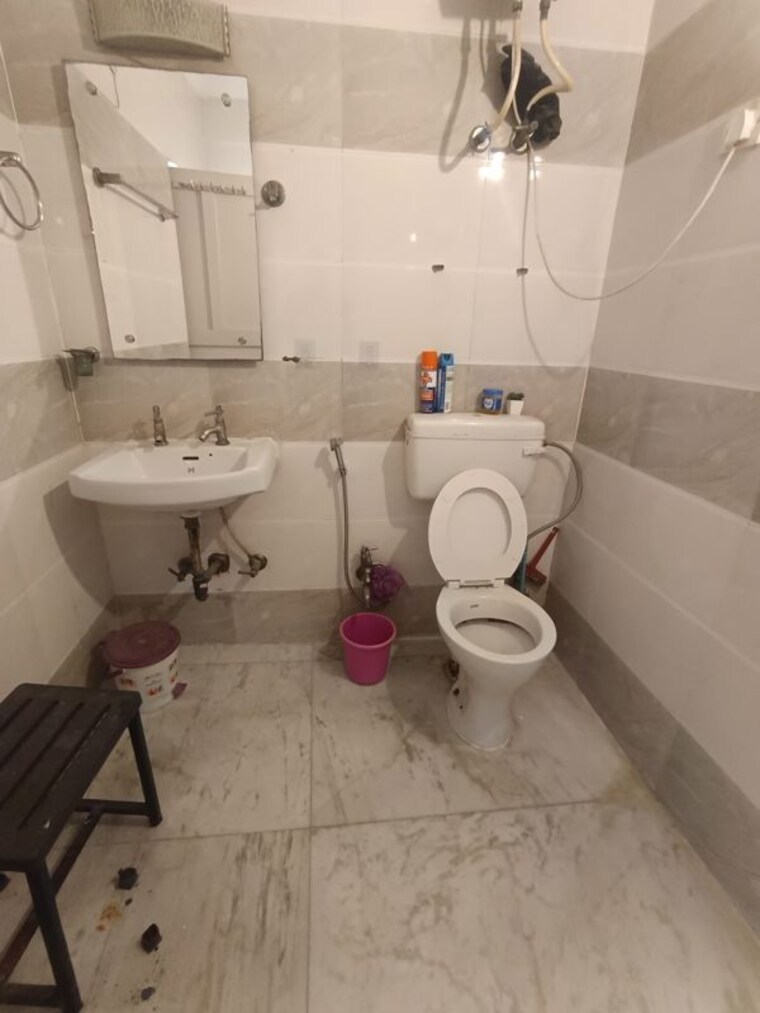 Bathroom, malviya nagar 1 Bedroom 500 Sq.Ft. Builder Floor In Malviya Nagar Delhi 10441626