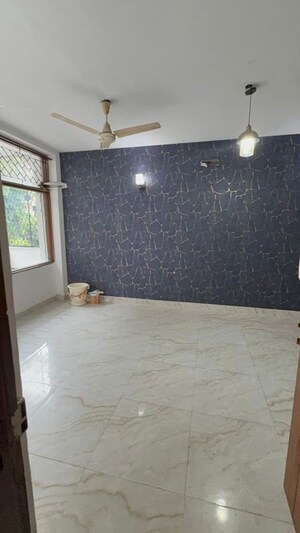 Room in 3 BHK Builder Floor at Chittaranjan Park – for Rent