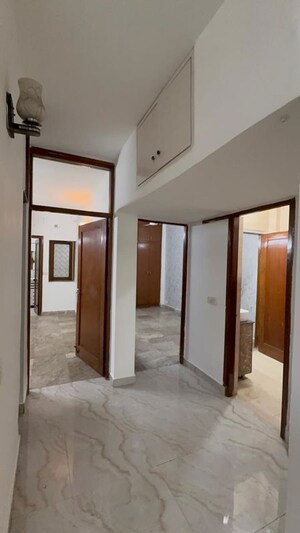 Room in 3 BHK Builder Floor at Chittaranjan Park – for Rent