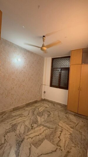 Room in 3 BHK Builder Floor at Chittaranjan Park – for Rent