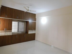 Room in 3 BHK Builder Floor at Kondapur – for Rent