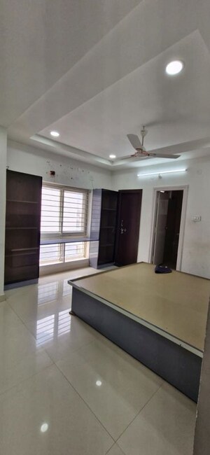 Room in 3 BHK Builder Floor at Kondapur – for Rent