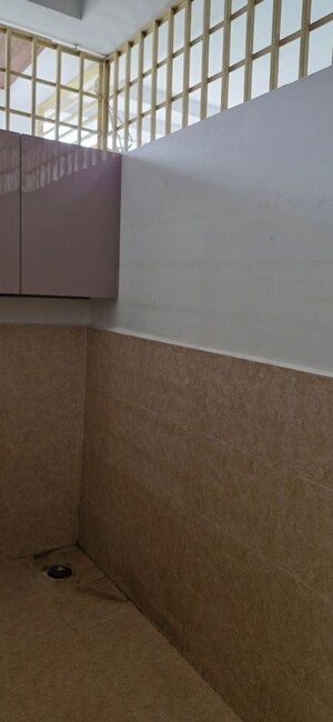 Room in 3 BHK Builder Floor at Kondapur – for Rent