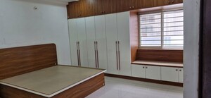 Room in 3 BHK Builder Floor at Kondapur – for Rent