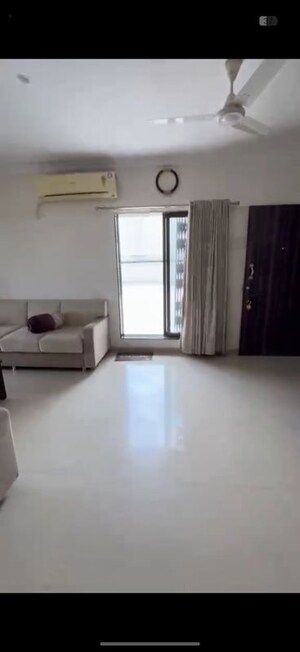 Room in 2 BHK Apartment at Goyal Green Woods, Andheri East – for Rent