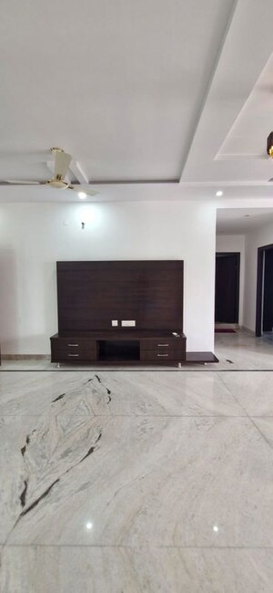 Room in 3 BHK Builder Floor at Kondapur – for Rent