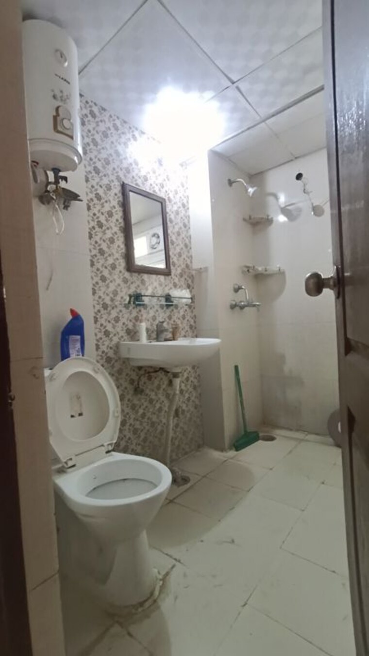 Bathroom, saviour-park 2.5 Bedroom 1265 Sq.Ft. Apartment In Mohan Nagar Ghaziabad 10598020