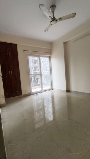 Room in 2.5 BHK Apartment at Saviour Park, Mohan Nagar – for Rent
