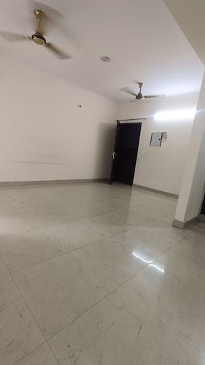 Room in 2.5 BHK Apartment at Saviour Park, Mohan Nagar – for Rent