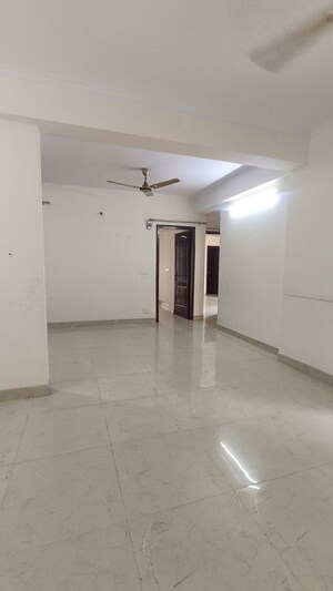 Room in 2.5 BHK Apartment at Saviour Park, Mohan Nagar – for Rent