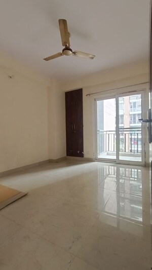 Room in 2.5 BHK Apartment at Saviour Park, Mohan Nagar – for Rent