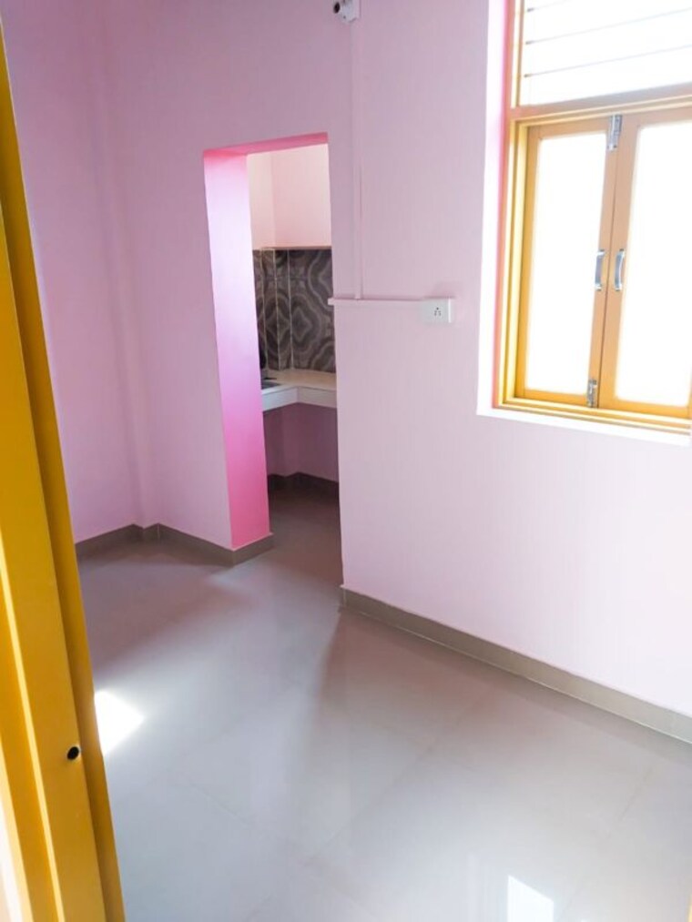 Room, palam vihar extension 2 Bedroom 100 Sq.Yd. Builder Floor In Palam Vihar Extension Gurgaon 10598031