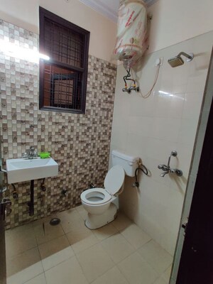 Bathroom in 1.5 BHK Builder Floor at Mayur Vihar – for Rent