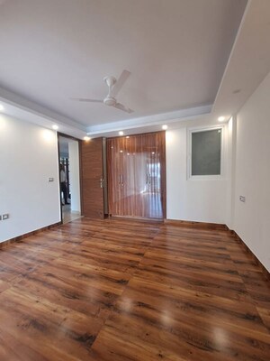 Room in 3 BHK Builder Floor at South City 1 – for Rent