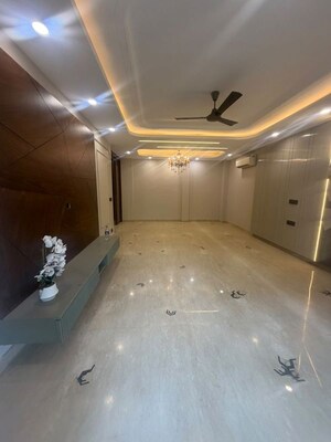 Kitchen in 3 BHK Builder Floor at South City 1 – for Rent