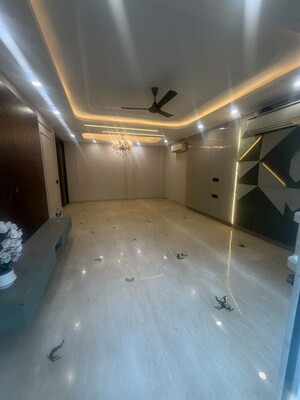 Kitchen in 3 BHK Builder Floor at South City 1 – for Rent