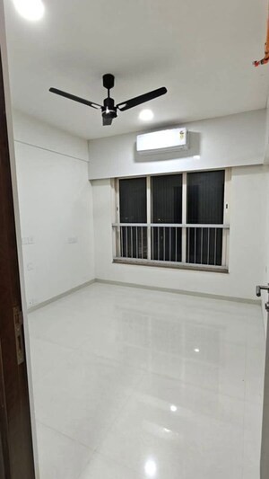 Room in 1 BHK Apartment at Kalpataru Vivant, Jogeshwari East – for Rent
