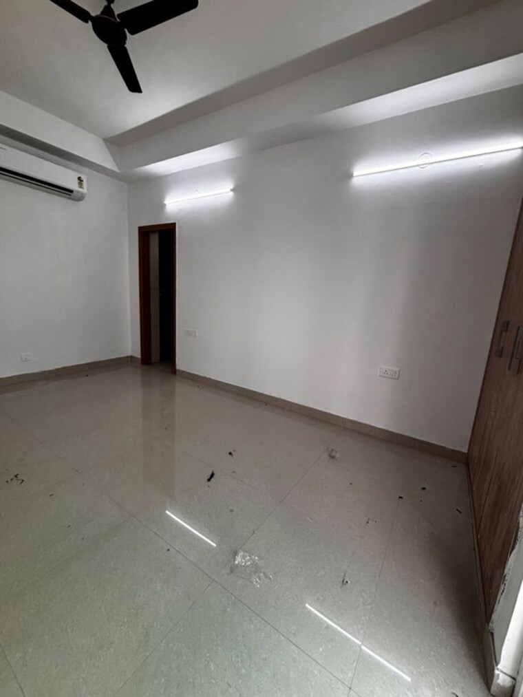 Room, ss-linden 4 Bedroom 2950 Sq.Ft. Builder Floor In Sector 84 Gurgaon 10598097