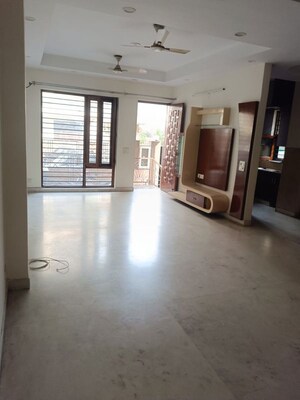 2 BHK Builder Floor For Rent in Sector 45