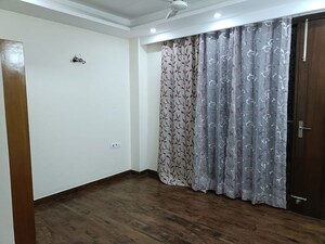 Room in 3 BHK Builder Floor at Sector 46 – for Rent