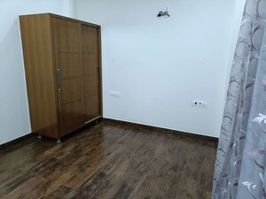 Room in 3 BHK Builder Floor at Sector 46 – for Rent