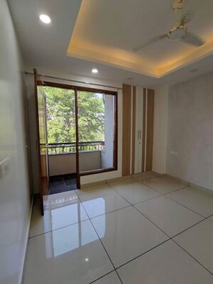 Room in 2 BHK Apartment at Chattarpur – for Rent