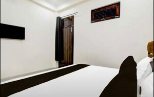 Room in 3 BHK Apartment at Butler Colony – for Rent