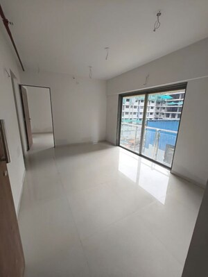 Room in 2 BHK Apartment at Piramal Aranya, Byculla – for Rent