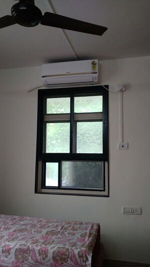 Room in 1 BHK Apartment at Roof Top Chs Ltd, Andheri East – for Rent
