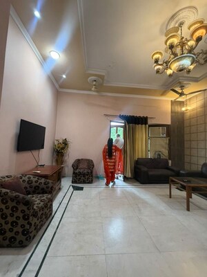 2 BHK Builder Floor For Rent in Sector 17a