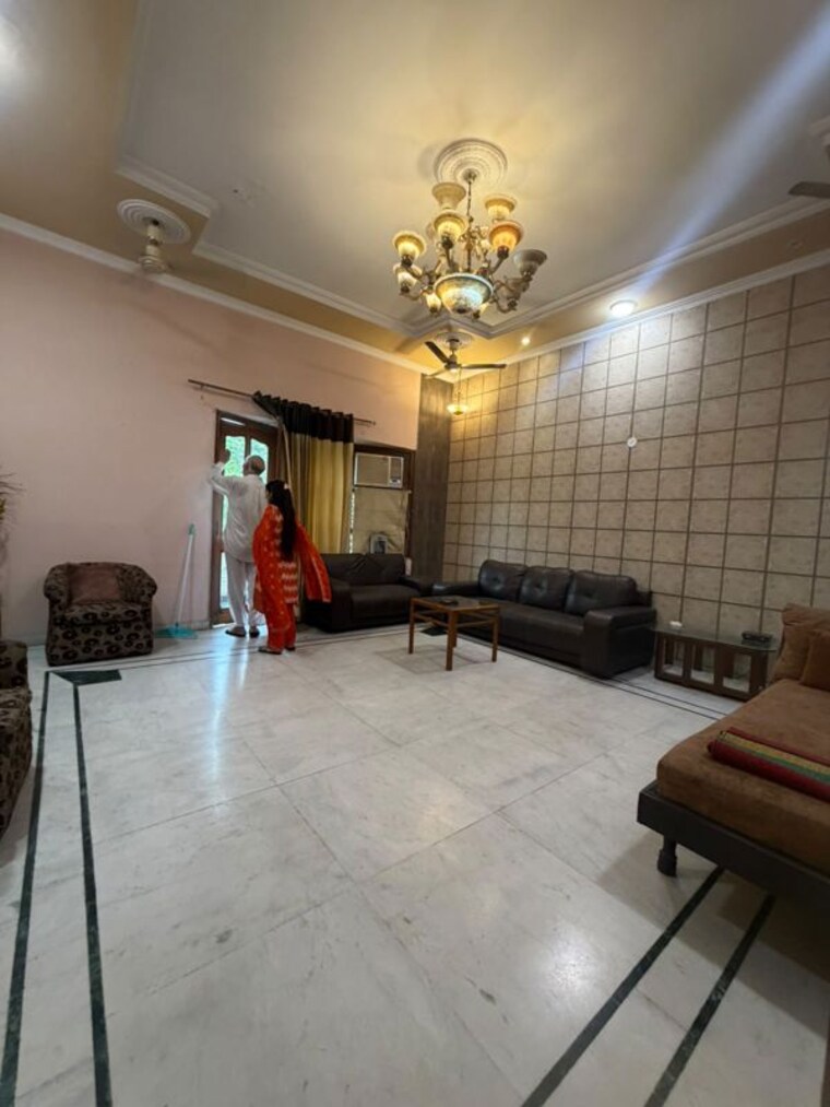 Living Room, sector 17a 2 Bedroom 1800 Sq.Ft. Builder Floor In Sector 17a Gurgaon 10598277
