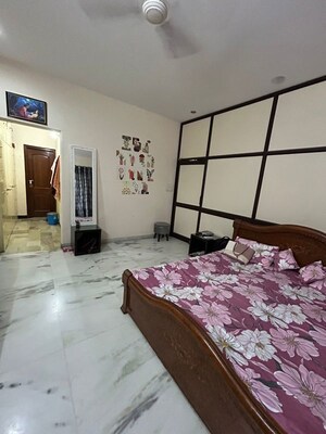 Bedroom in 1 BHK Builder Floor at Sector 23 – for Rent