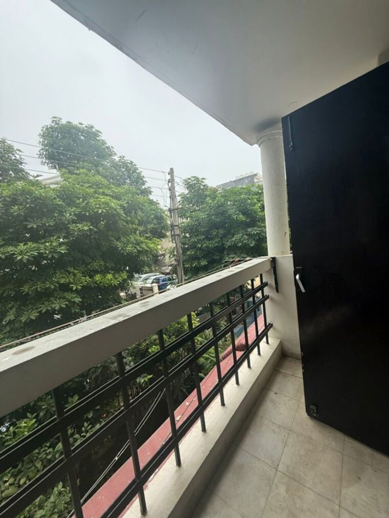 Balcony, sector 57 2 Bedroom 160 Sq.Yd. Builder Floor In Sector 57 Gurgaon 10598291