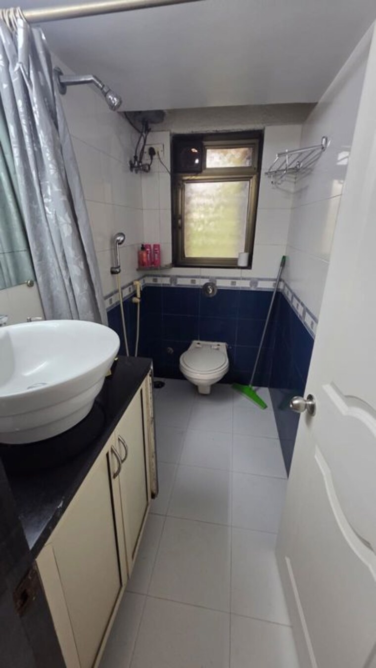 Bathroom, evershine nagar 2 Bedroom 1020 Sq.Ft. Apartment In Evershine Nagar Mumbai 10598303