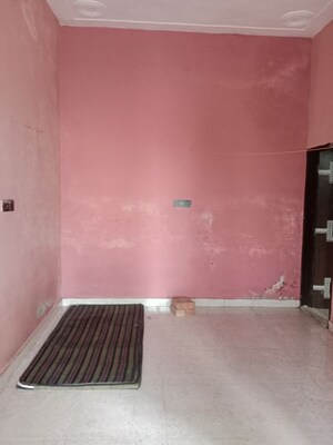 1 RK Builder Floor For Rent in Sector 13