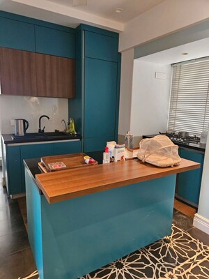 Team Area in 2 BHK Apartment at Sea View Apartments Bandra, Bandra West – for Rent