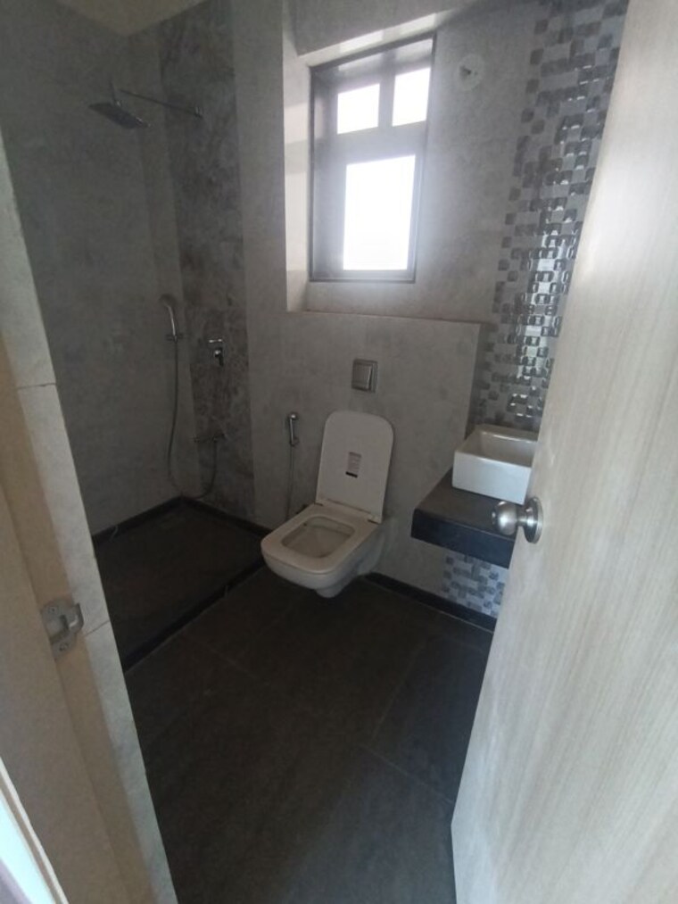 Bathroom, raj-infinia 3 Bedroom 1700 Sq.Ft. Apartment In Malad West Mumbai 10359045