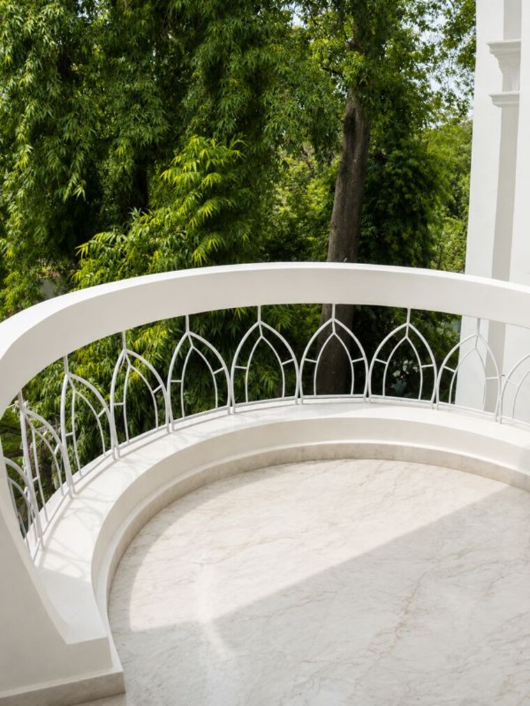Balcony, gee-cee-enclave 3 Bedroom 2445 Sq.Ft. Apartment In The Mall Avenue Lucknow 10580495