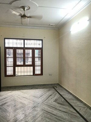 Room in 2 BHK Independent House at Gomti Nagar – for Rent