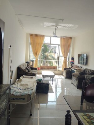 Team Area in 2 BHK Apartment at Vaikunth Apartment Bandra, Bandra West – for Rent