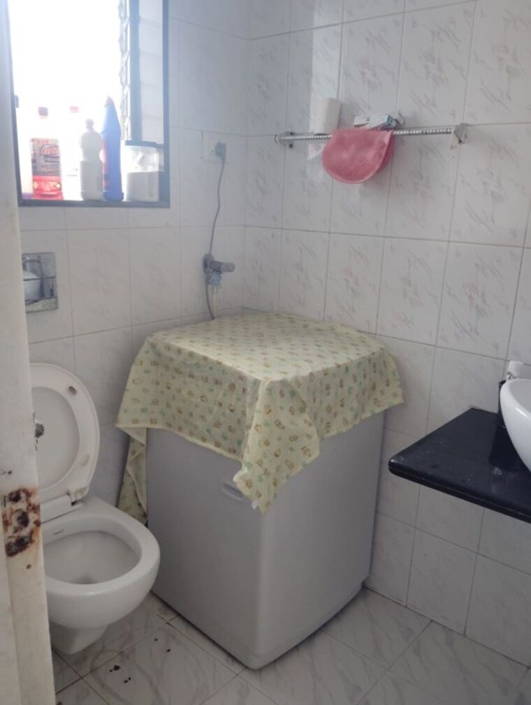 Bathroom, vaikunth-apartment-bandra 2 Bedroom 850 Sq.Ft. Apartment In Bandra West Mumbai 10598348