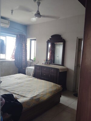 Living Room in 2 BHK Apartment at Vaikunth Apartment Bandra, Bandra West – for Rent