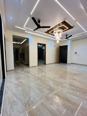 Room in 4 BHK Builder Floor at Sector 46 – for Rent