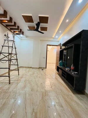 Parking in 4 BHK Builder Floor at Sector 46 – for Rent