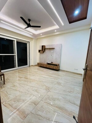 Room in 4 BHK Builder Floor at Sector 31 – for Rent