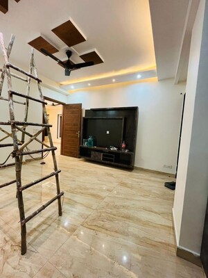 Room in 4 BHK Builder Floor at Sector 31 – for Rent