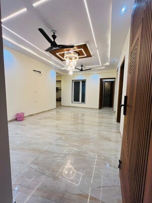 Room in 4 BHK Builder Floor at Sector 31 – for Rent